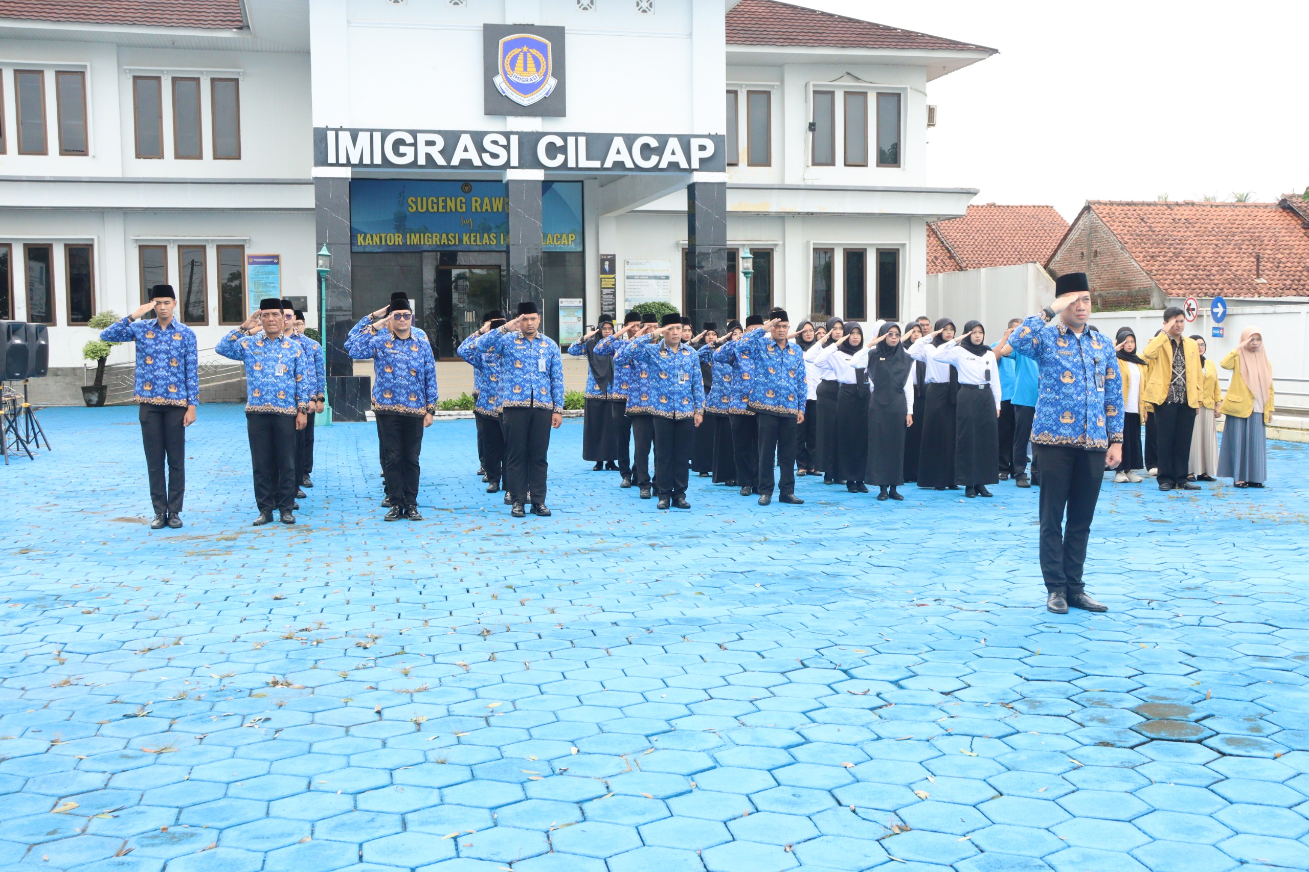 Kantor Imigrasi Kelas I TPI Cilacap hari ini melaksanakan Upacara Peringatan Hari Pahlawan Nasional Tahun 2025